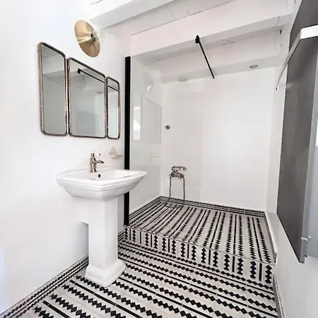 Maison Atypique Au Coeur De Montpellier, Cours Et Parking Casa vacanze *